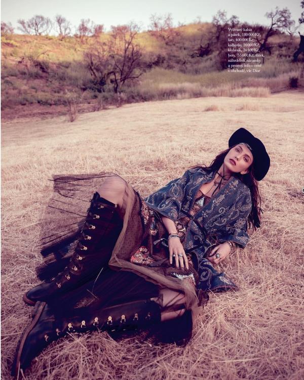 ELLE CZEC DEC 2017 by RENE ANDRADEK