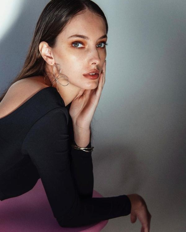 PORTRAIT by ANTONIA ANDREAKI
